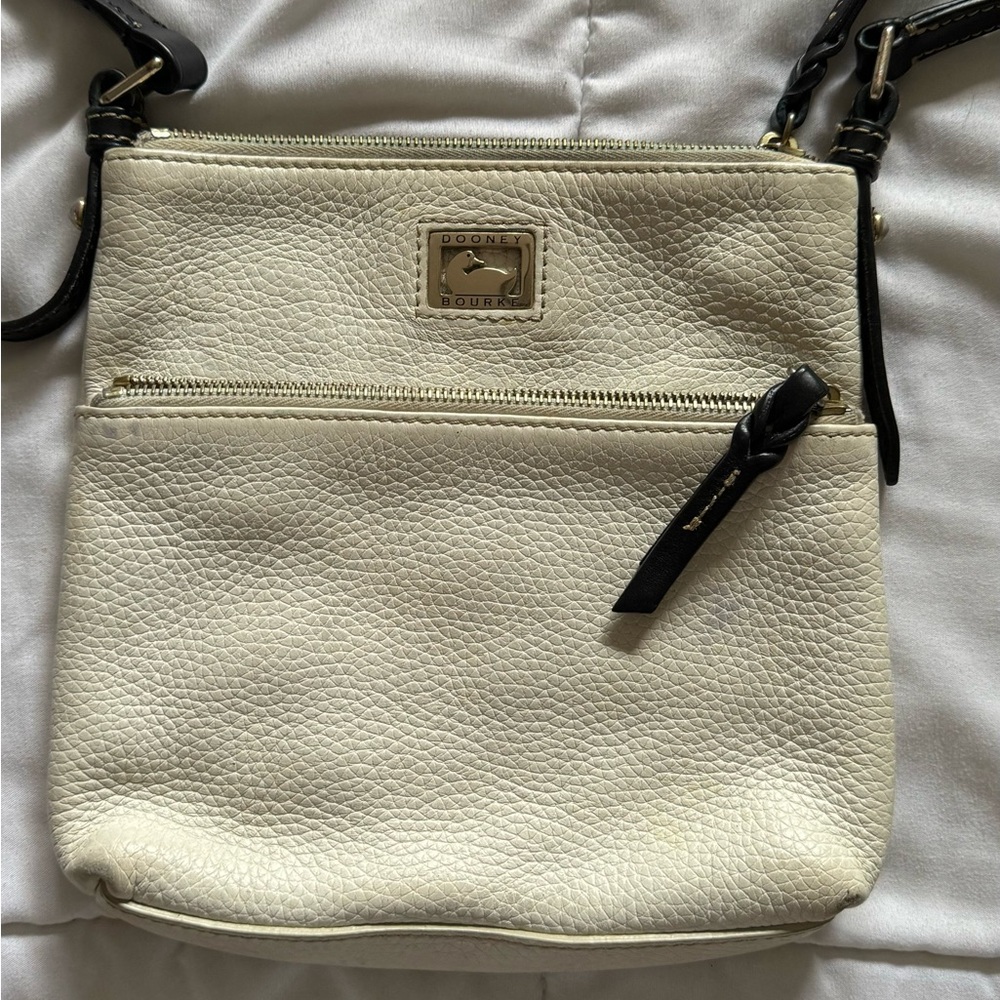 White Dooney and Burke Crossbody bag